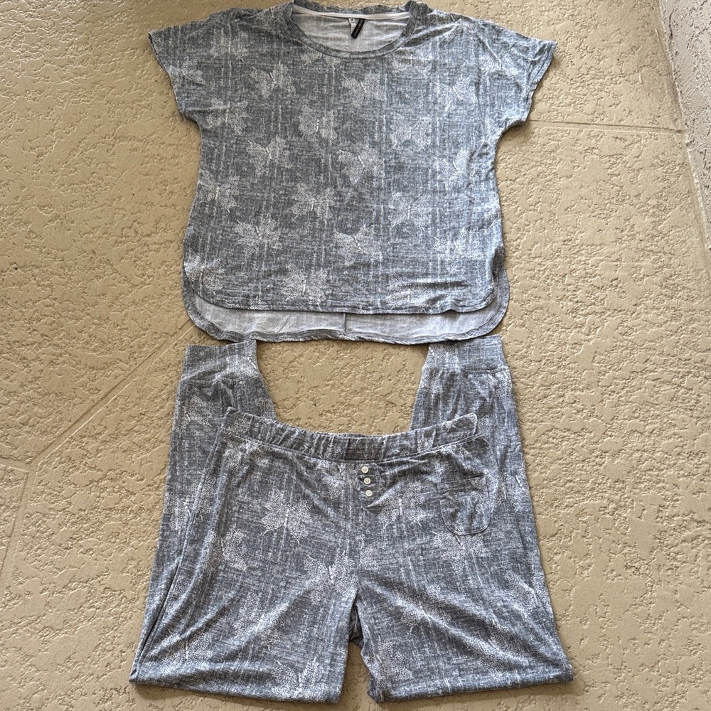 Jaclyn Smith Gray Pajama Set